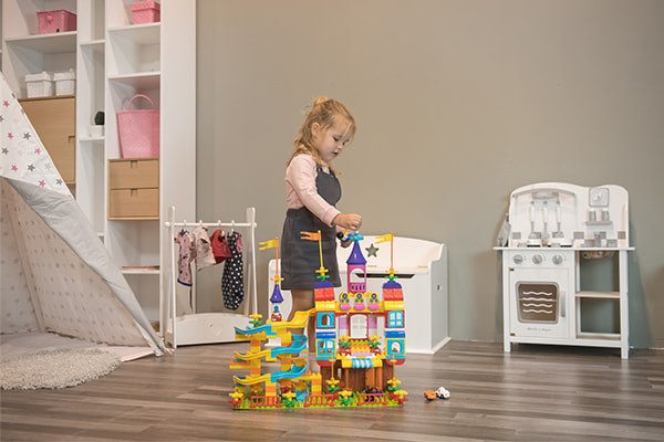 Aike is 3 jaar oud en 1.03 m lang.