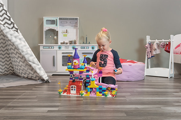 Feline is 3 jaar oud en 1.06 m lang.