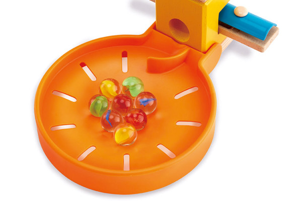 Exclusief knikkers geleverd.